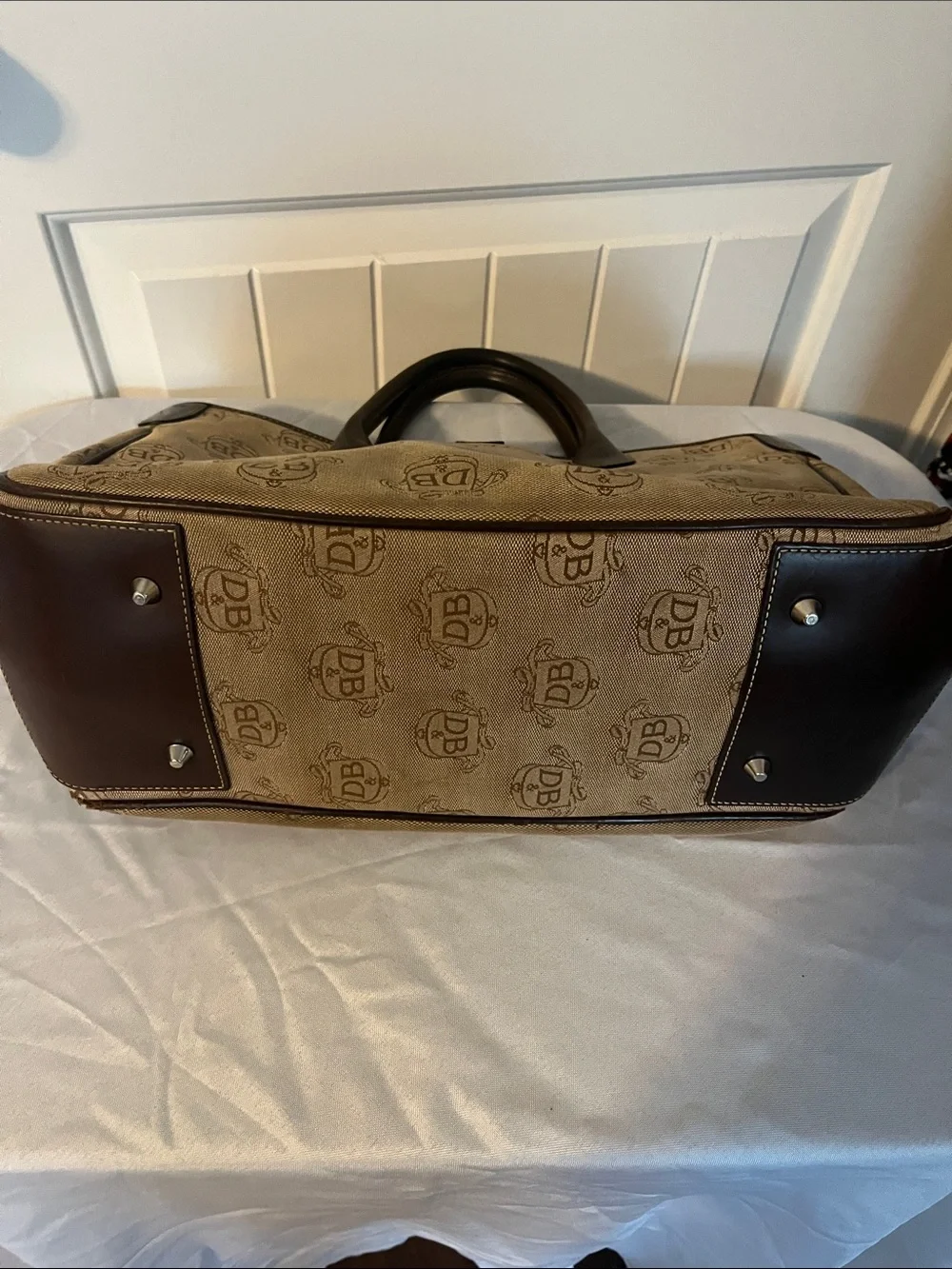 Dooney & Bourke closure dual dooney